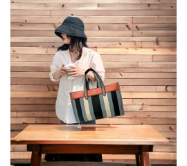 Prominent Your Personality With This Hand Bag By TH Collections