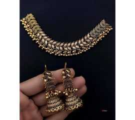 Beautiful Fashionable Choker Necklace & Earrings Set