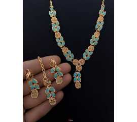 Beautiful Design Fashionable Necklace with Earrings Tikka Set