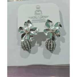 Trendy Flower Stud Earrings Female Statement Earrings for Girls