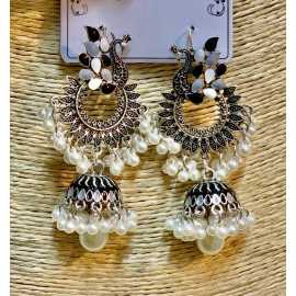 High Quality Traditional Design Drop White Pearls Earrings For Women