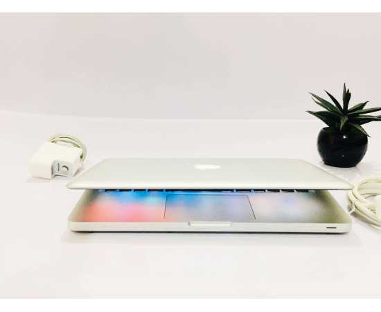 Apple MacBook Pro 2009/10 , 4GB RAM 250GB HDD 13.3" Display (Used)