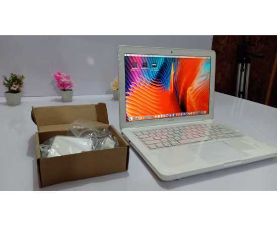 Apple MacBook A1342 (Late 2009), 4GB RAM 250GB HDD 13.3" Display (Used)