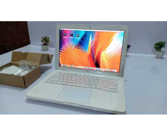 Apple MacBook A1342 (Late 2009), 4GB RAM 250GB HDD 13.3" Display (Used)