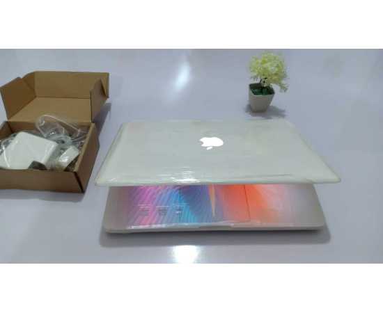 Apple MacBook A1342 (Late 2009), 4GB RAM 250GB HDD 13.3" Display (Used)