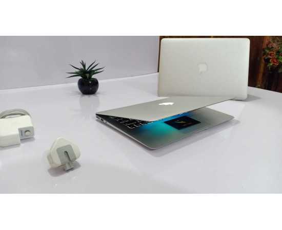 Apple MacBook Air 2011, 4GB RAM 128GB SSD Intel Core i5 13.3" Display (Used)