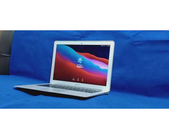 Apple MacBook Air 2015, 8GB RAM 256GB SSD 13.3″ Display Core i5 (Used)