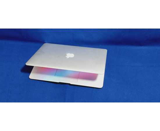 Apple MacBook Air 2015, 8GB RAM 256GB SSD 13.3″ Display Core i5 (Used)