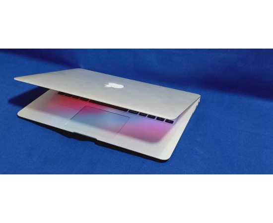 Apple MacBook Air 2015, 8GB RAM 256GB SSD 13.3″ Display Core i5 (Used)