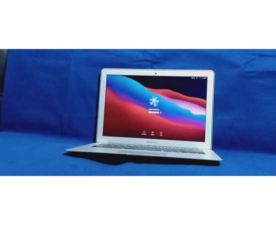 Apple MacBook Air 2015, 8GB RAM 256GB SSD 13.3″ Display Core i5 (Used)