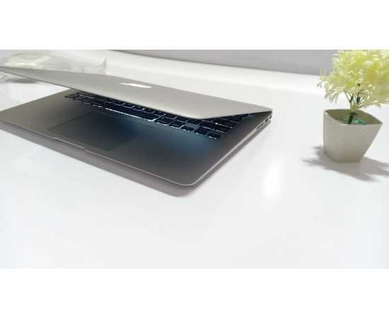 Apple MacBook Air 2012, 4GB RAM 128GB SSD Intel Core i5 13.3" Display (Used)