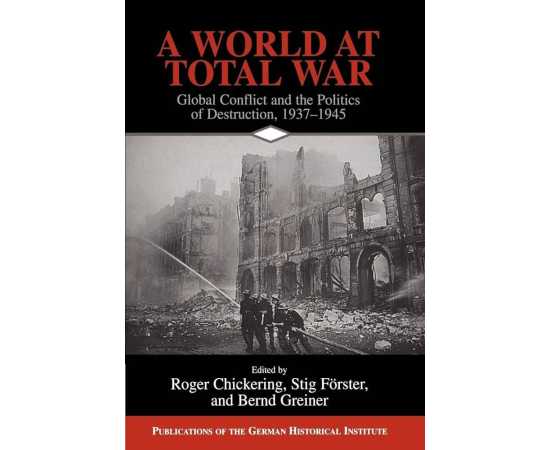 A World At Total War (PB)