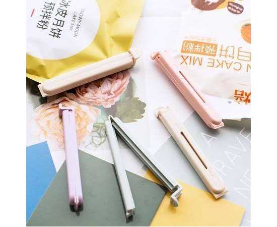 Pack of 4 - Multicolor Reusable Plastic Food Snack Storage Seal